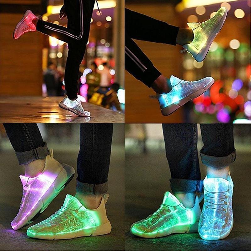 Sneaker luminose alla moda